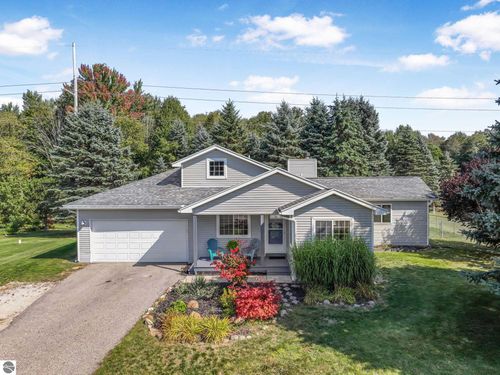 835 Mulberry Dr, Traverse City, MI, 49685-5061 | Card Image