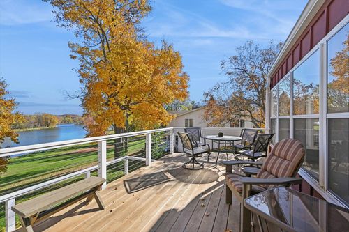 1318 Cedar River Dr, Waverly, IA, 50677-1101 | Card Image