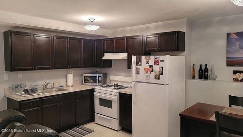 86 El Camino Loop, Staten Island, NY, 10309-2853 | Card Image