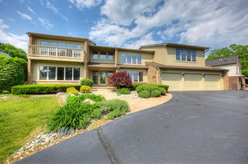 8453 Harbortowne Dr, Clarkston, MI, 48348-2430 | Card Image