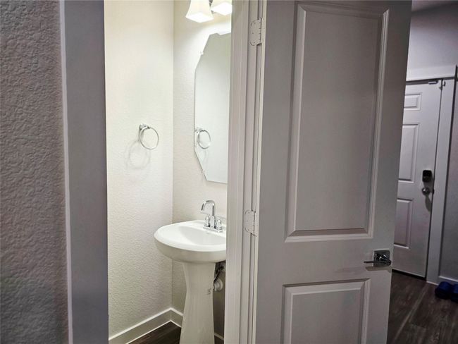 Powder room first foor | Image 6