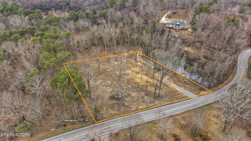 8627 Brow Lake Rd, Soddy Daisy, TN, 37379-4501 | Card Image