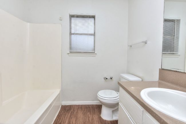 Unit B Full Bath | Image 34