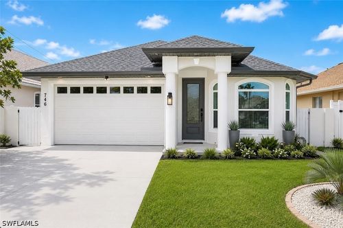 746 101st Ave N, NAPLES, FL, 34108-3205 | Card Image