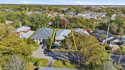 1050 13th St N, NAPLES, FL, 34102-5439 | Card Image