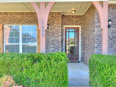 10606 S Nathan Street, House other with 6 bedrooms, 3 bathrooms and null parking in Jenks OK | Image 2