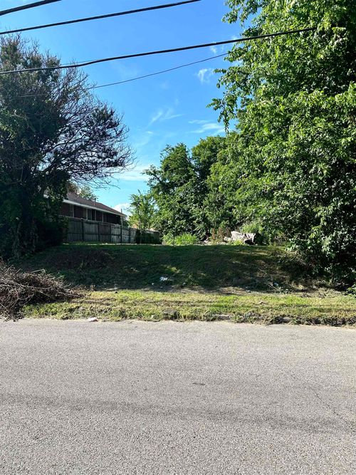 1676 Walker Ave, Memphis, TN, 38114-1653 | Card Image