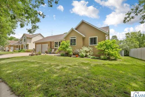 2306 Snowbird Ln, North Mankato, MN, 56003-1627 | Card Image