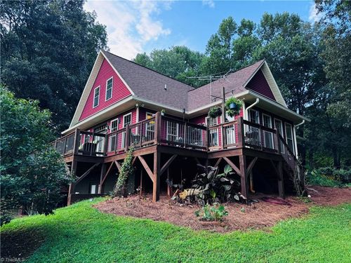 7422 Wilkes Yadkin Rd, Hamptonville, NC, 27020-6956 | Card Image