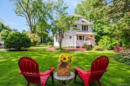 16 Lamarcus Ave, Glen Cove, NY, 11542-3528 | Card Image