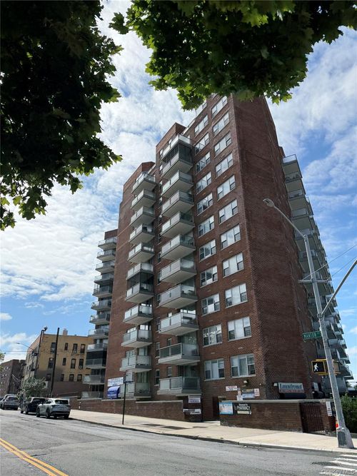 9b-8515 Main St, Jamaica, NY, 11435-1856 | Card Image