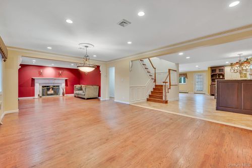 1023 Maple Ln, New Hyde Park, NY, 11040-2303 | Card Image