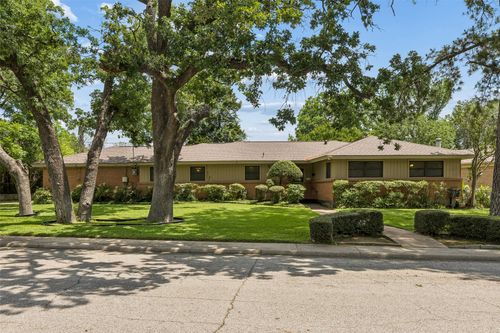 1637 Hendrix Dr, Irving, TX, 75061-7952 | Card Image