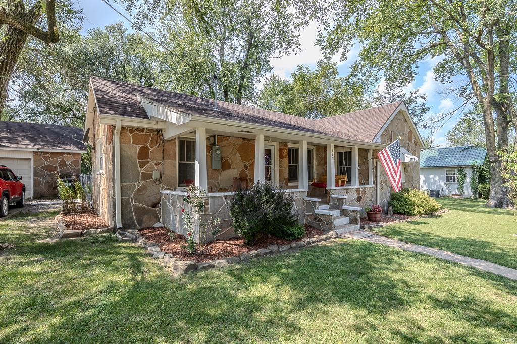 Hoover St, Lebanon, MO 65536