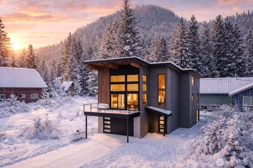 811 E Hyak Dr, Snoqualmie Pass, WA, 98068-5086 | Card Image
