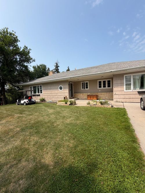 805 Elm Ave S, Hallock, MN, 56728-4180 | Card Image