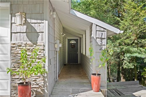 132 Berwyn Rd, Pittsburgh, PA, 15237-2804 | Card Image