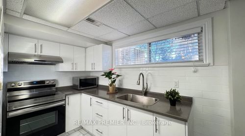 3551 Burningelm Cres, Mississauga, ON, L4Y3L2 | Card Image