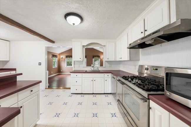 6 Karen Ave, House other with 3 bedrooms, 2 bathrooms and 3 parking in Medway MA | Image 12