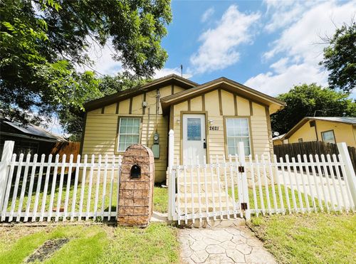2621 E 12th St, Fort Worth, TX, 76111-1002 | Card Image