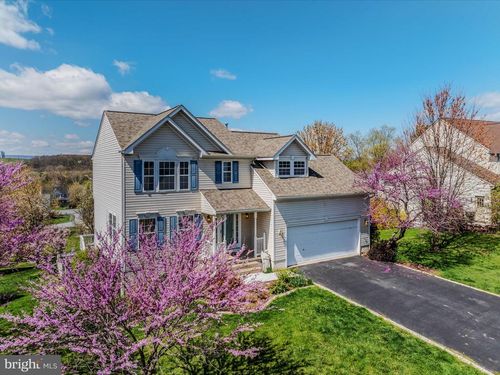 607 Caledonia Dr, MARTINSBURG, WV, 25405-5740 | Card Image