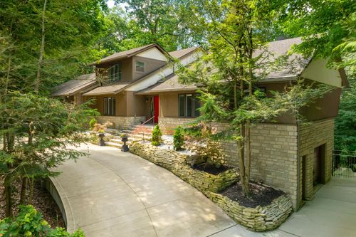 630 Woods Hollow Ln, Powell, OH, 43065-9456 | Card Image
