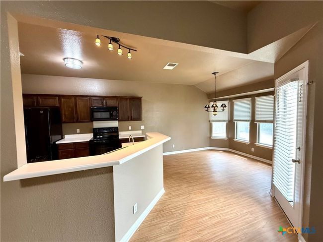 213 Summerside Ave, House other with 3 bedrooms, 2 bathrooms and null parking in Lockhart TX | Image 17