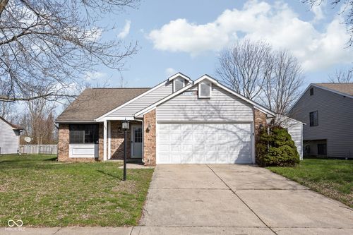 249 Meadow Glen Dr, Avon, IN, 46123-7150 | Card Image