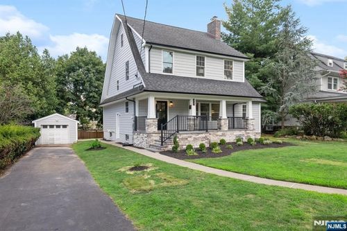 613 Hillcrest Rd, Ridgewood, NJ, 07450-1104 | Card Image