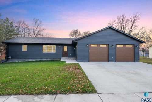 207 W 6th St Street, Hartford, SD, 57033 | Card Image