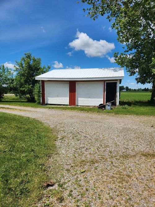 71040 Omo Road, Richmond Township, MI, 48062 | Card Image