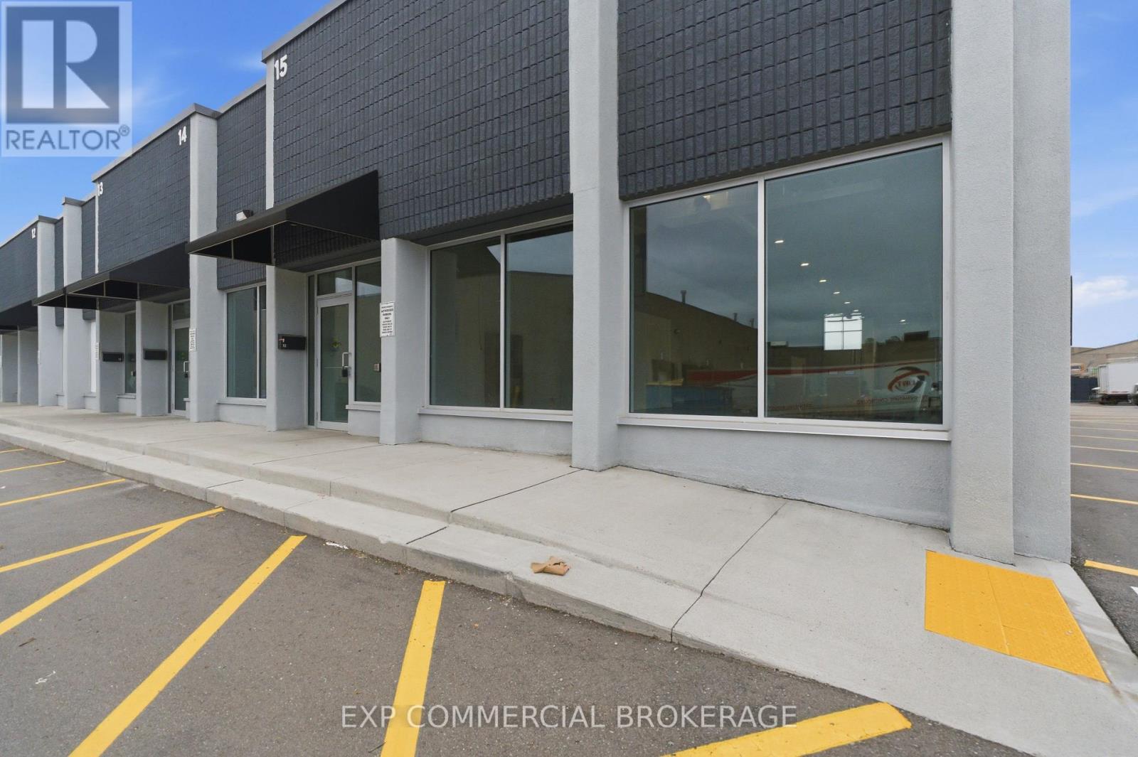 Commercial Sale in Toronto (West Humber-Clairville) 4