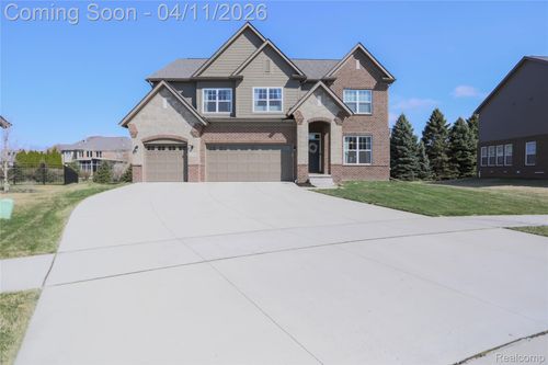 13101 Valencia Dr, Shelby Twp, MI, 48315-6151 | Card Image