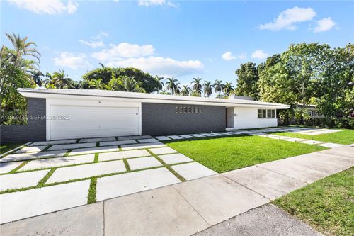 1040 Ne 86th St, Miami, FL, 33138-3432 | Card Image