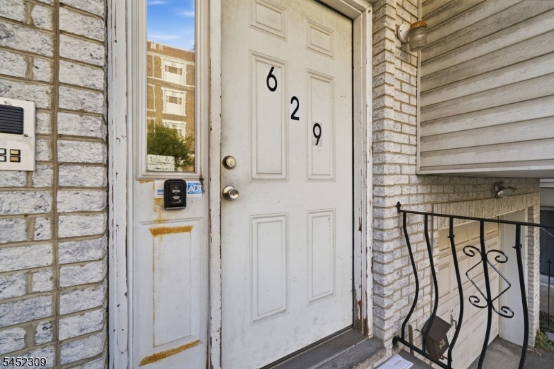 Residential Income in Newark City 4