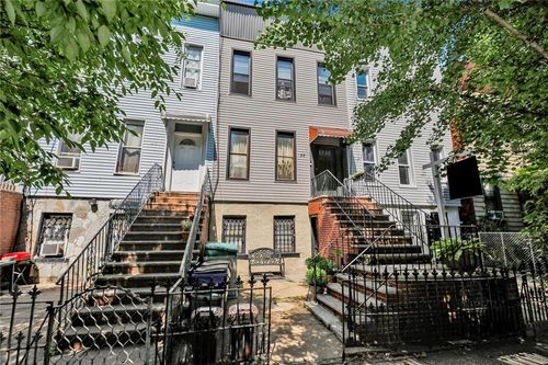 22 Roosevelt Pl, Brooklyn, NY, 11233-3116 | Card Image