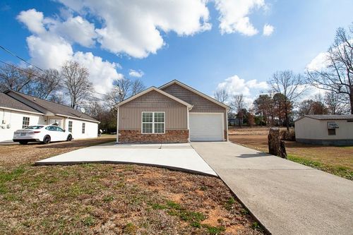 511 Circle Dr, Calhoun, GA, 30701-2829 | Card Image