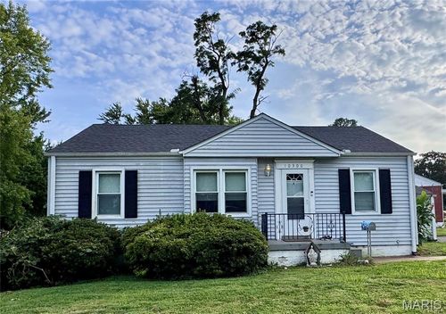 10300 Saint Joan Ln, Saint Ann, MO, 63074-2715 | Card Image