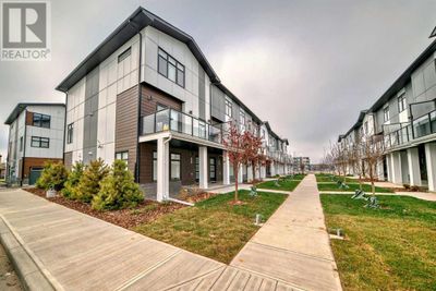 8235 8 Ave Sw, Townhouse with 2 bedrooms, 3 bathrooms and 2 parking in Calgary AB | Image 2