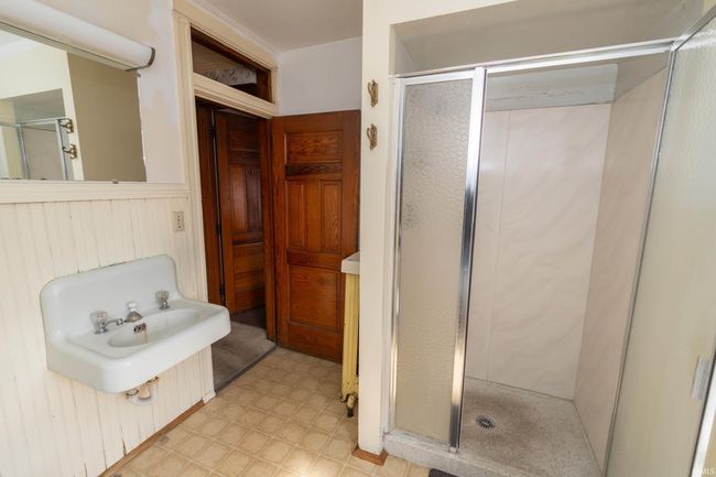 301 W Jackson Blvd, Home with 6 bedrooms, 3 bathrooms and null parking in Elkhart IN | Image 23