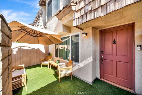 10-18631 Collins St, Tarzana, CA, 91356-2174 | Card Image