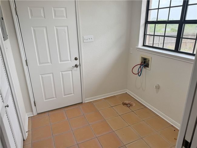 136 Lakeview Trce, House attached with 2 bedrooms, 2 bathrooms and 4 parking in Three Rivers TX | Image 12