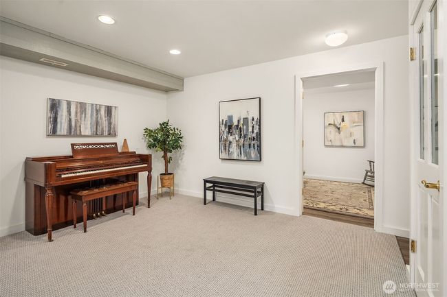 8475 Se 45 Th St, House other with 4 bedrooms, 3 bathrooms and 2 parking in Mercer Island WA | Image 23