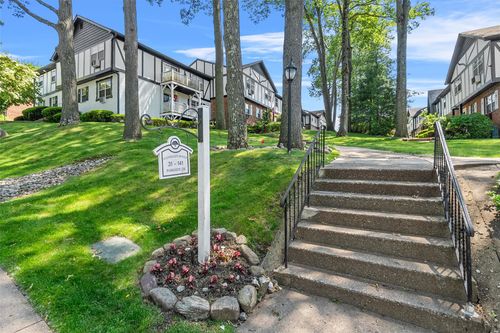 129 Parkside Dr, Suffern, NY, 10901-7839 | Card Image