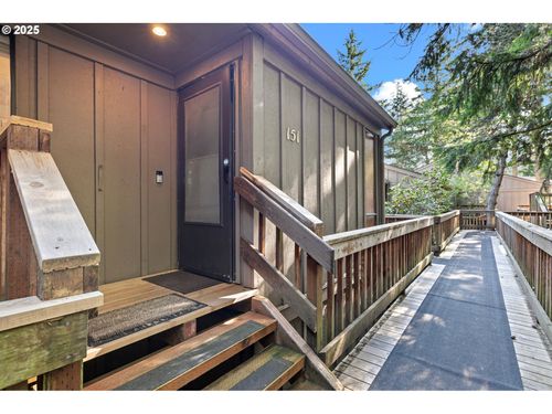 151 Treehill Loop, Eugene, OR, 97405-3554 | Card Image