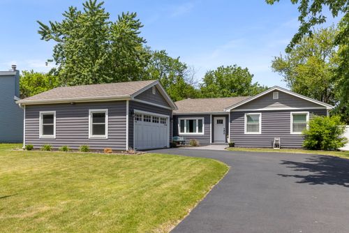 30W676 Woodewind Dr, Naperville, IL, 60563-1051 | Card Image