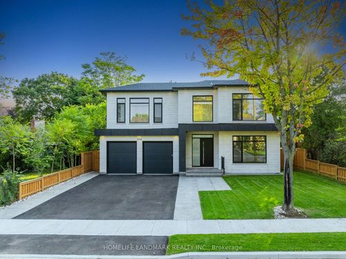 250 Jones St, Oakville, ON, L6L3G4 | Card Image