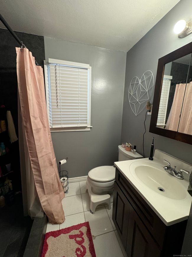 37 Tarinelli Cir, House other with 5 bedrooms, 1 bathrooms and 6 parking in Bridgeport CT | Image 12