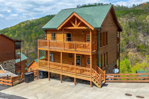 1232 Bird Nest Way, Sevierville, TN, 37862-7715 | Card Image