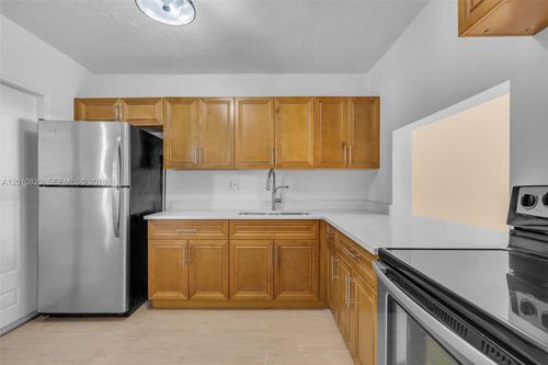 520-18900 Ne 3rd Ct, Miami, FL, 33179-3876 | Card Image